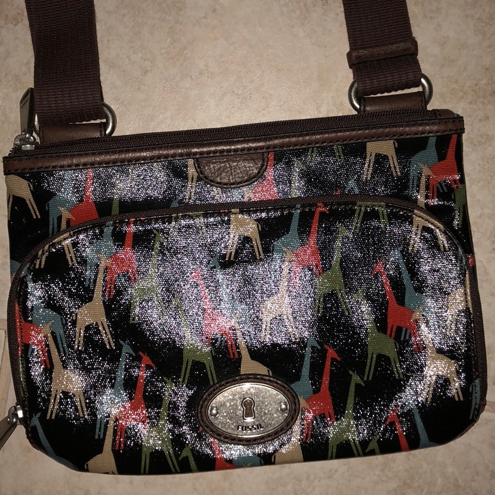 NEW, NEVER-USED FOSSIL CROSS BODY